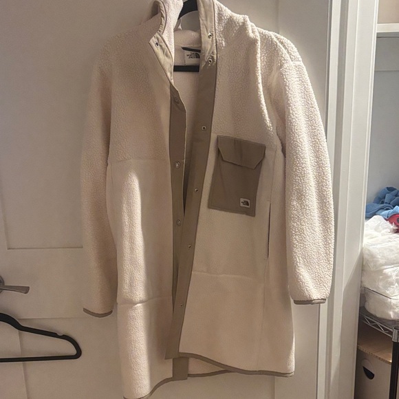 The North Face Women's Cream Teddy Jacket with Tan Pocket - Picture 1 of 6